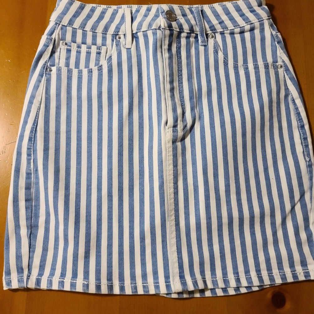 Garage size small stripped jean skirt